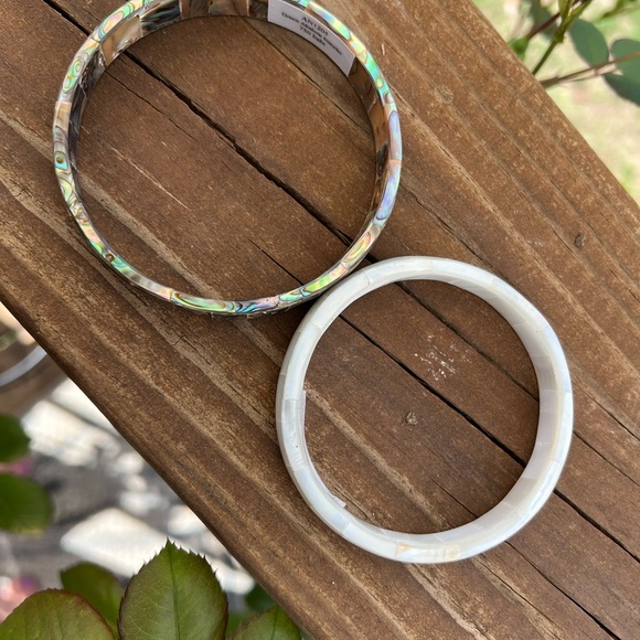 Handmade Elegant Abalone Shell Bangle Set - Picture 2 of 4
